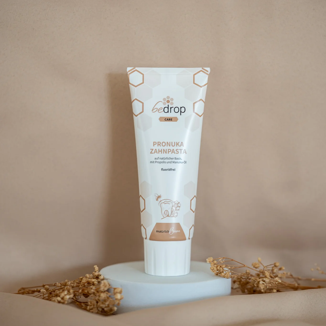 Vorteilsset: 6x Pronuka Zahnpasta / Zahncreme mit Propolis & Manuka-Öl, fluoridfrei & natürlich - 75ml - Image 2
