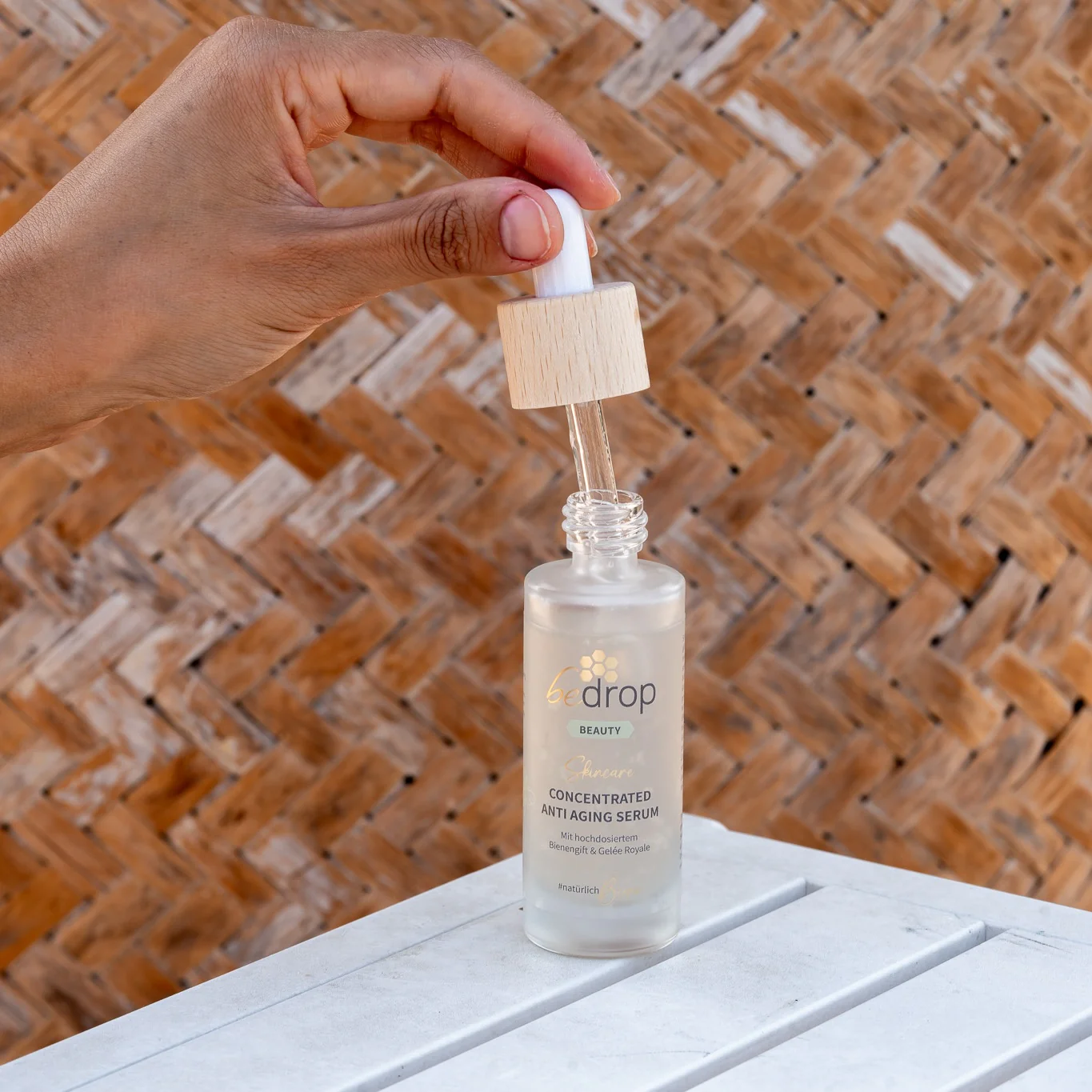 Vorteilsset: 3x CONCENTRATED ANTI AGING SERUM / Gesichtsserum mit hochdosiertem Bienengift & Gelée Royale - 30ml - Image 4